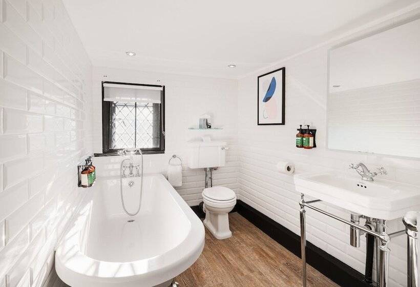 Номер Премиум, Voco Lythe Hill Hotel & Spa, An Ihg