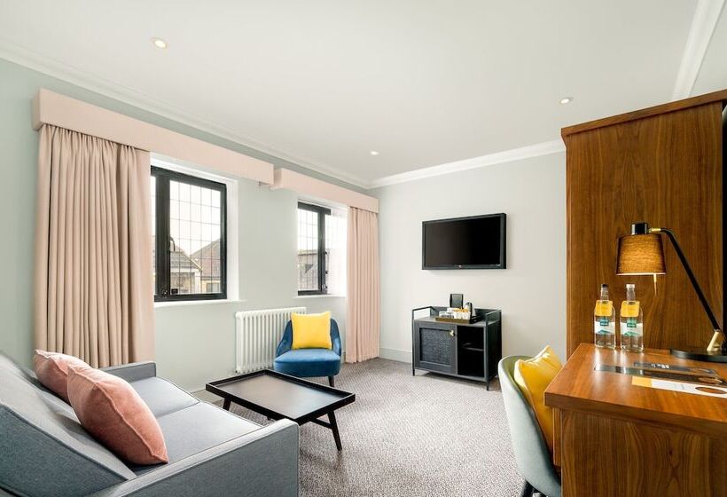 Номер Премиум, Voco Lythe Hill Hotel & Spa, An Ihg