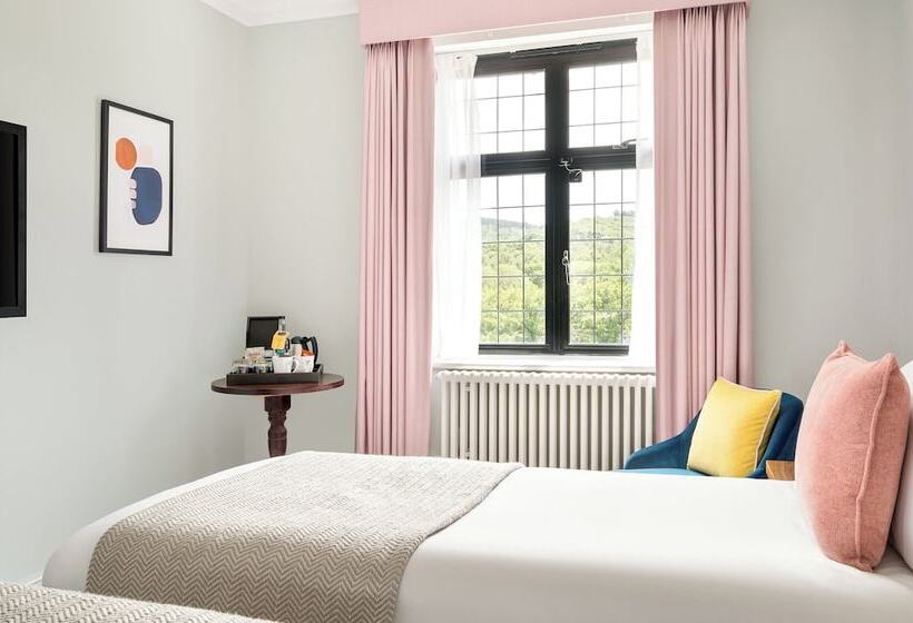Номер Премиум, Voco Lythe Hill Hotel & Spa, An Ihg