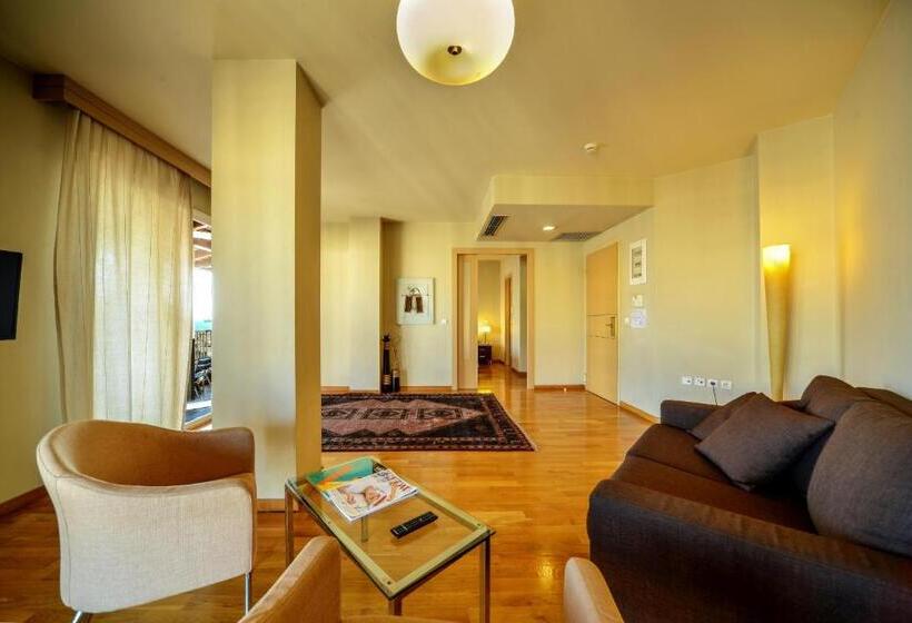 جناح دور أخير, Astoria Hotel Thessaloniki