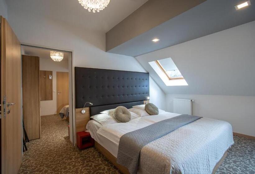 سوییت, átrium Rooms & Café
