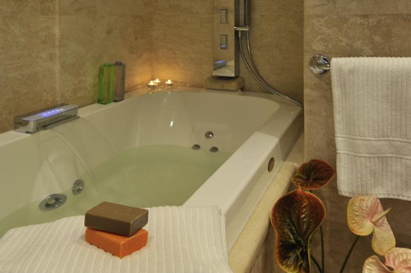 Suite Vista Mar com Hidromassagem, Villa Las Tronas Hotel & Spa