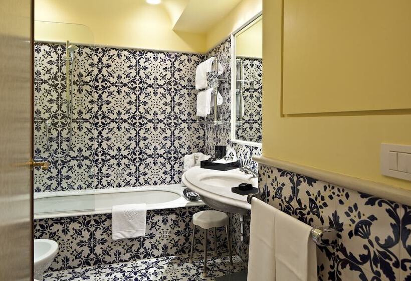 غرفة قياسية مطلّة علي البحر, Regina Isabella Resort Spa Restaurant