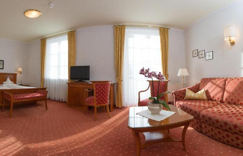 Полулюкс, Park Hotel Bellevue