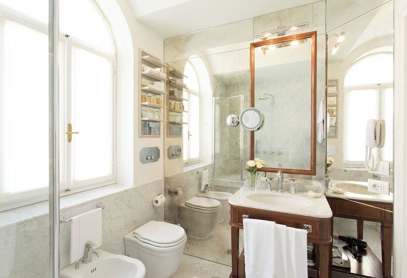 اتاق لوکس, Regency   Small Luxury Hotels Of The World