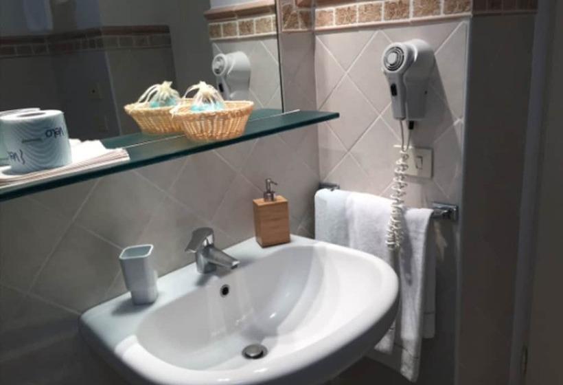 اتاق استاندارد با چشم‌انداز دریا, Resort Le Picchiaie