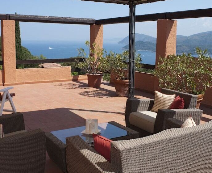 سوییت با چشم‌انداز دریا, Resort Le Picchiaie