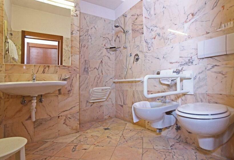 اتاق استاندارد سه نفره, Grand Hotel Duomo