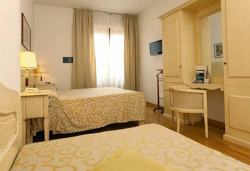 اتاق استاندارد سه نفره, Grand Hotel Duomo
