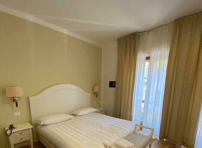 اتاق سوپریور سه تخته, Grand Hotel Duomo