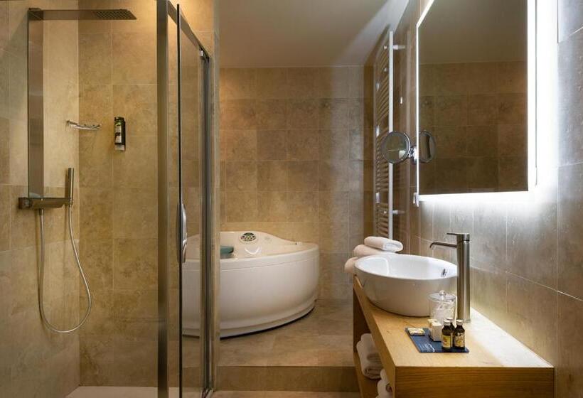 스위트, Astoria Resort