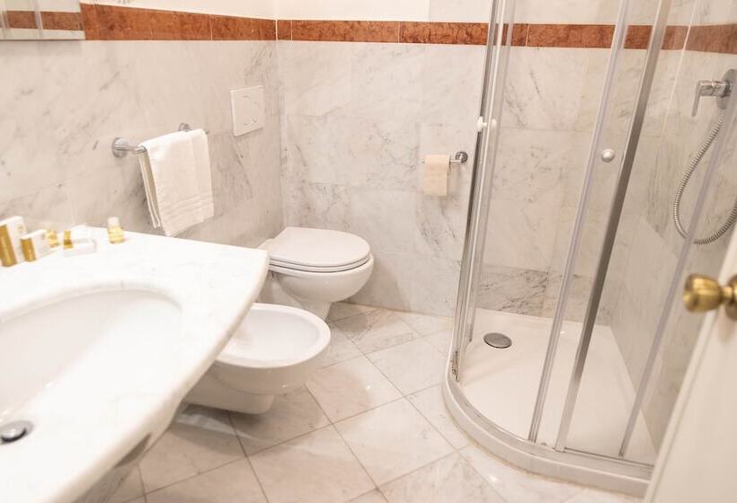 اتاق استاندارد سه نفره, Grand Hotel Duomo
