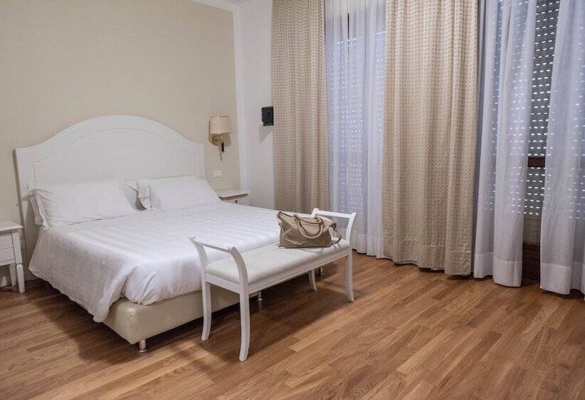 اتاق سوپریور سه تخته, Grand Hotel Duomo