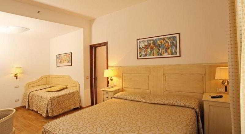 اتاق استاندارد سه نفره, Grand Hotel Duomo