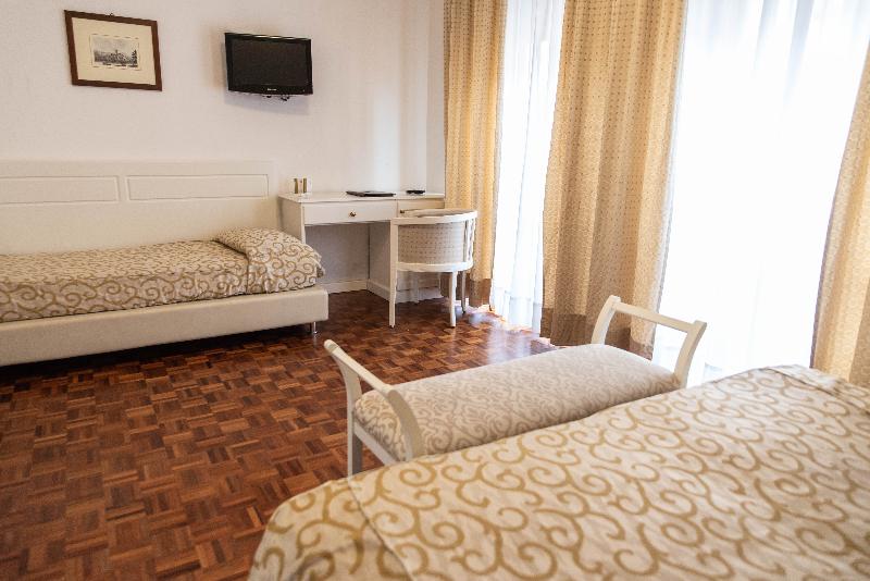 اتاق سوپریور سه تخته, Grand Hotel Duomo