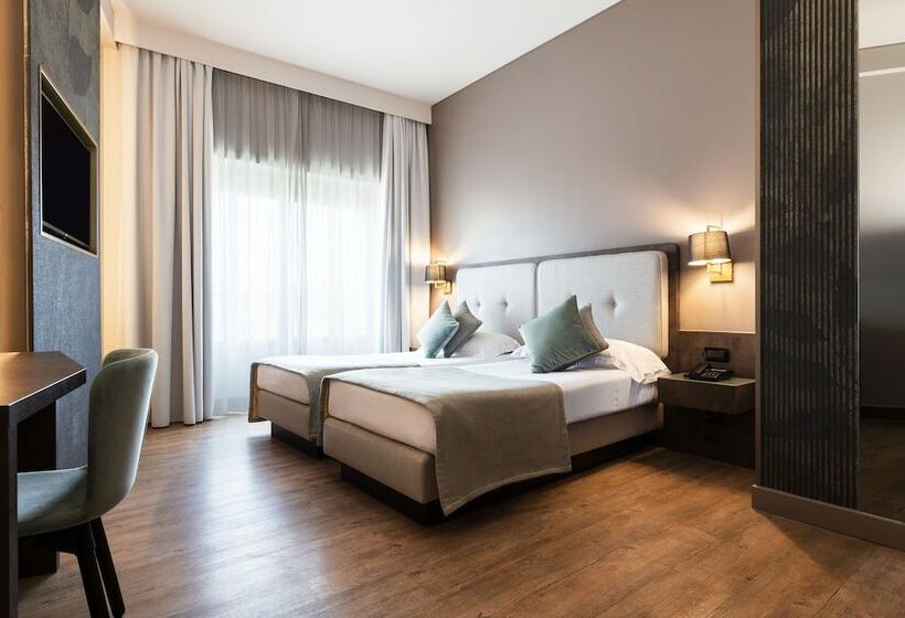 اتاق استاندارد سه نفره, Mokinba Hotels King