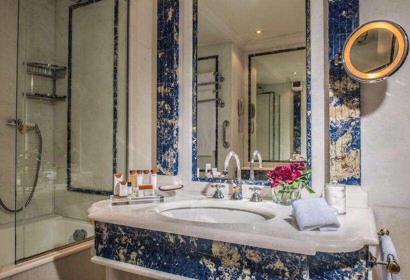 Club Room King Bed, Rome Cavalieri A Waldorf Astoria