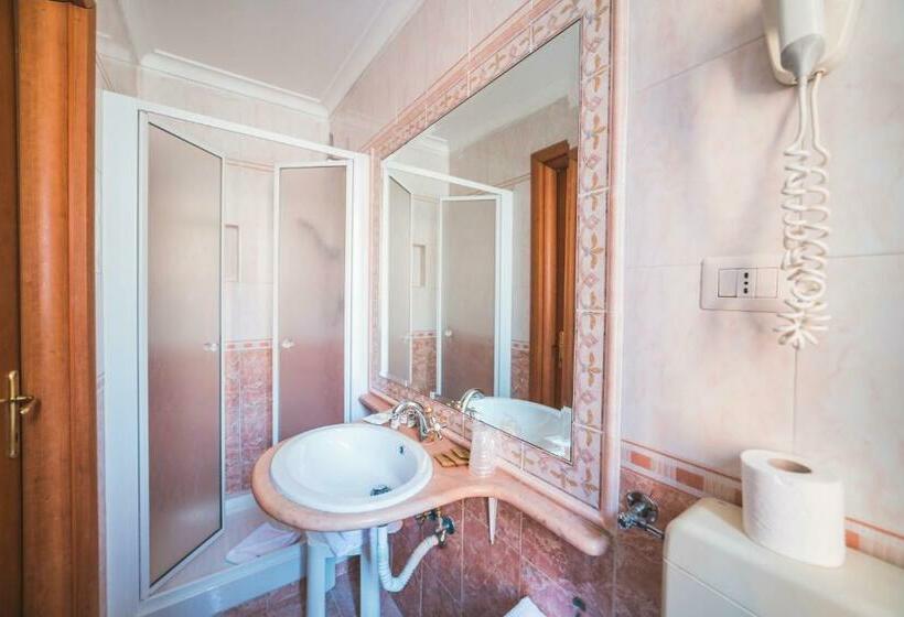 חדר סטנדרט לשלושה, Gh Hotel San Giusto