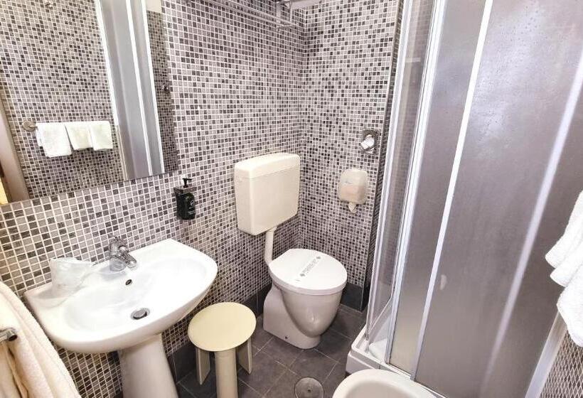 Номер Стандарт Трехместный, Green Class Hotel Astoria