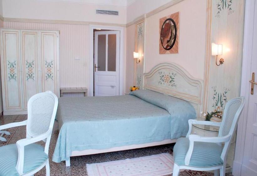 Номер Стандарт Вид на Город, Grand Hotel Europa Palace