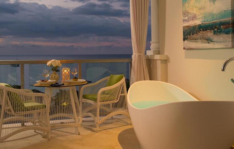 سوییت جونیور لوکس, Sandals Montego Bay   All Inclusive Couples Only