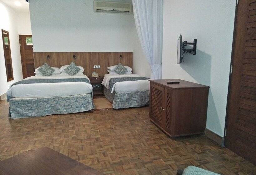 اتاق استاندارد, Travellers Beach Hotel & Club