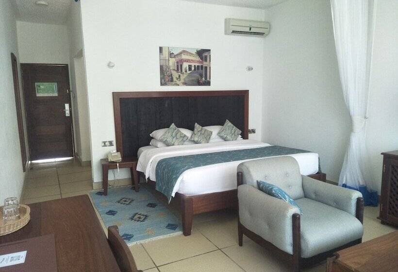 اتاق لوکس, Travellers Beach Hotel & Club
