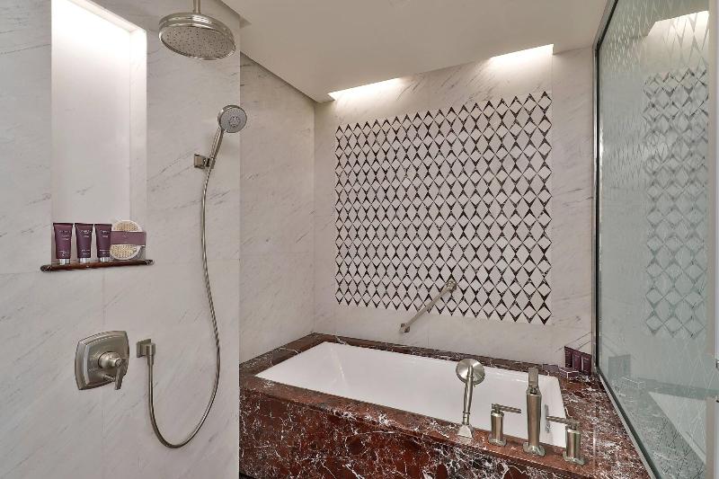 Президентский Люкс, Al Bustan Palace, A Ritzcarlton