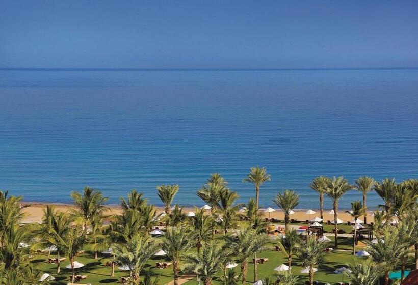 Номер Deluxe Кровать Кинг, Al Bustan Palace, A Ritzcarlton
