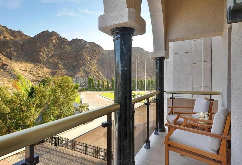Номер Deluxe Вид на Горы, Al Bustan Palace, A Ritzcarlton