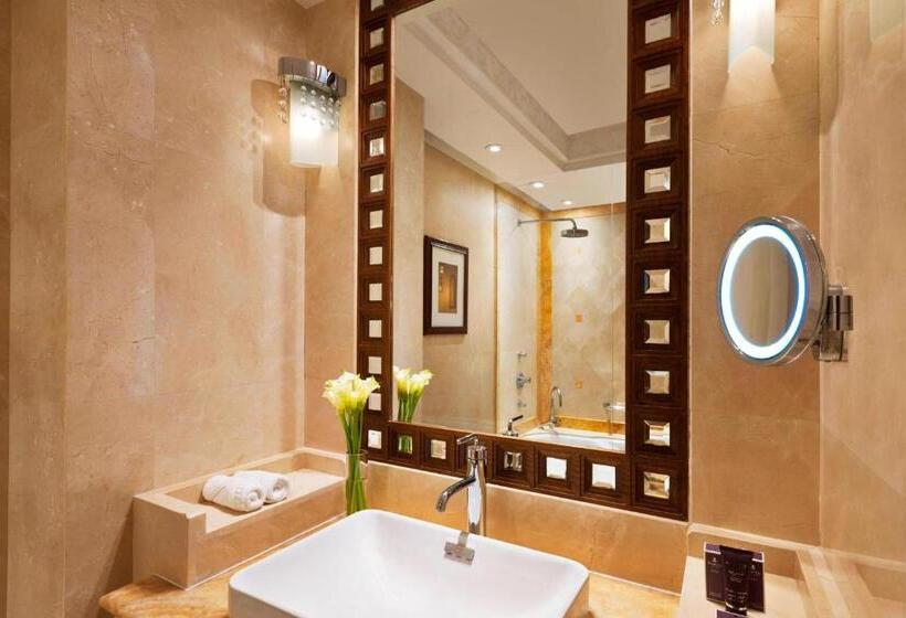Номер Deluxe Вид на Море, Al Bustan Palace, A Ritzcarlton
