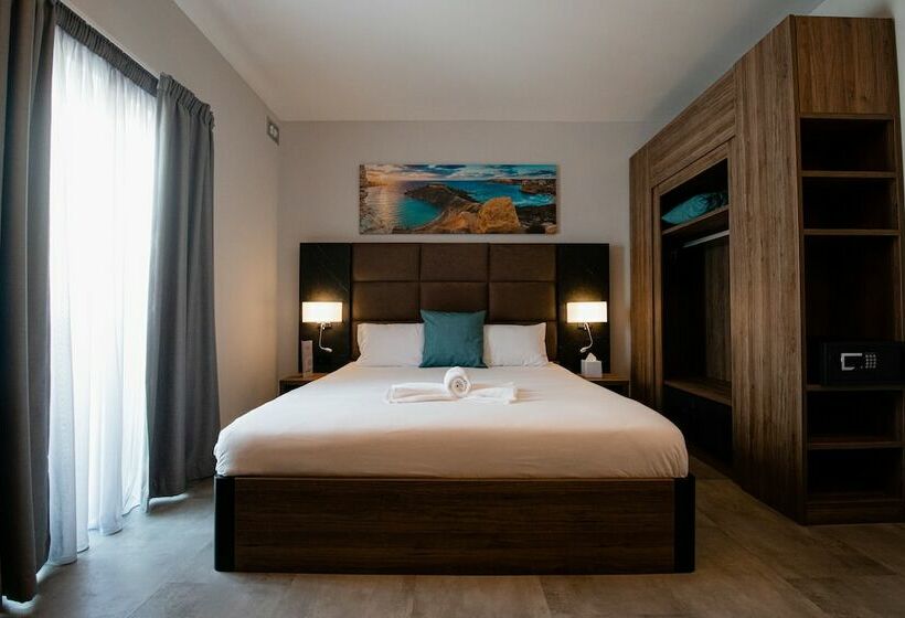 اتاق سوپریور با چشم‌انداز استخر, Pebbles Resort