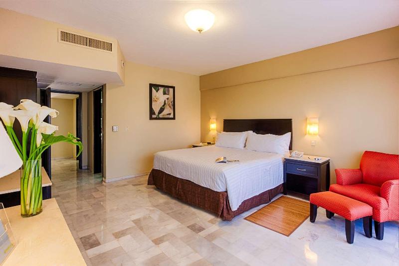 Perhehuone, Barcelo Puerto Vallarta  All Inclusive