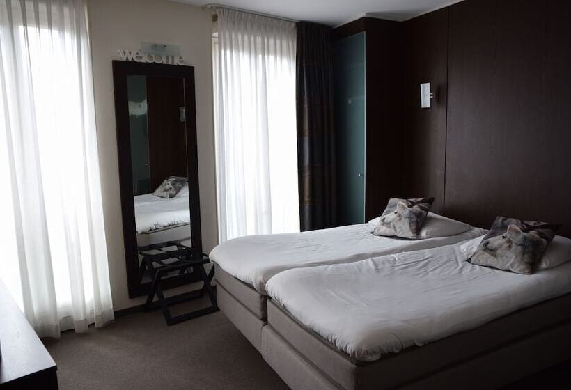 Номер Deluxe, Golden Tulip West Ende