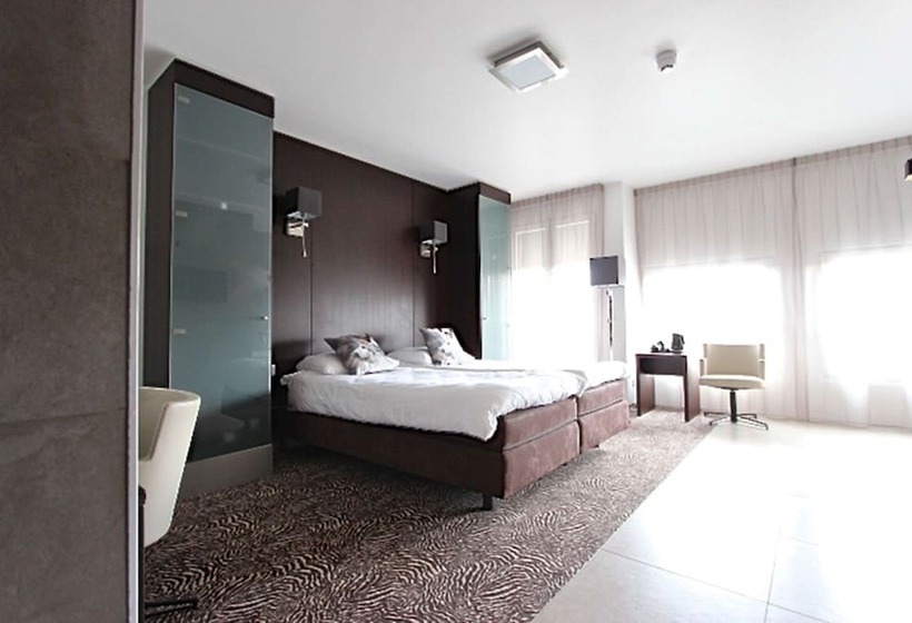 Номер Deluxe, Golden Tulip West Ende