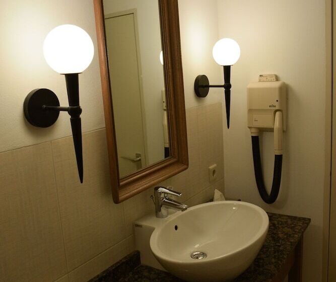 Номер Комфорт, Golden Tulip West Ende