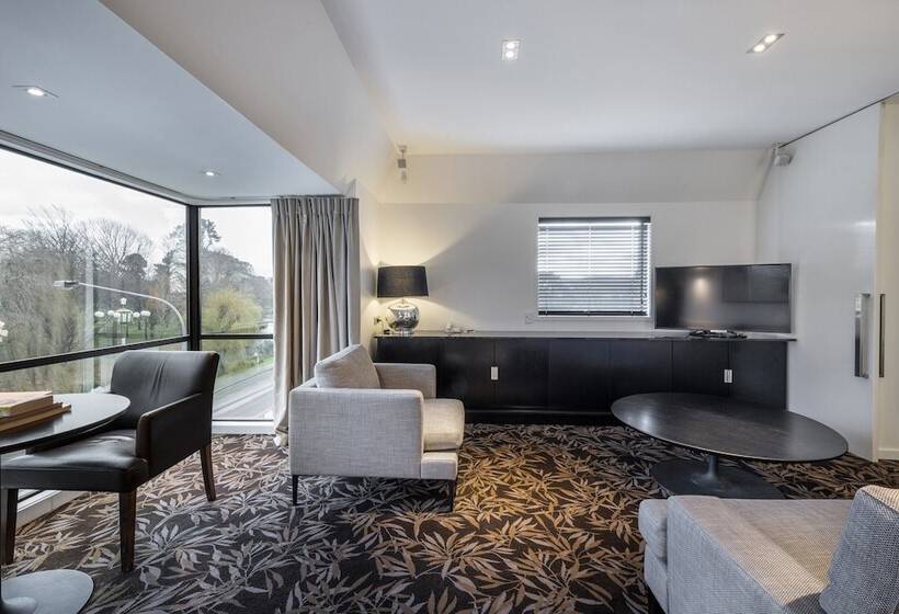 スイート, The George