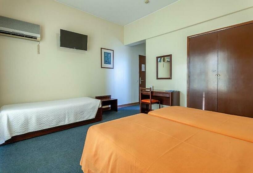 Standard Triple Room, Residencial Horizonte
