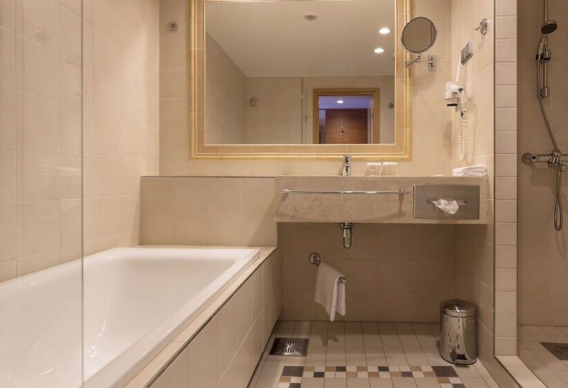 Номер Deluxe с Видом, Hilton Helsinki Kalastajatorppa