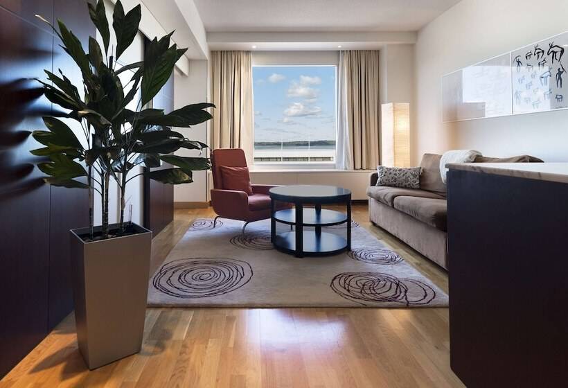 Полулюкс, Hilton Helsinki Kalastajatorppa