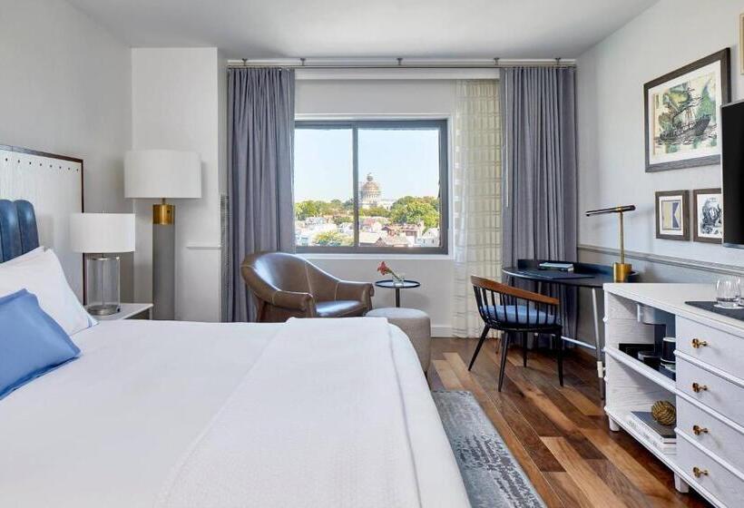 带大床的豪华间, Annapolis Waterfront Hotel, Autograph Collection