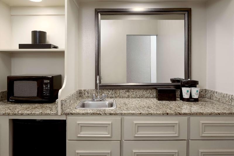 스위트 킹사이즈 침대, Embassy Suites By Hilton Tampa Airport Westshore