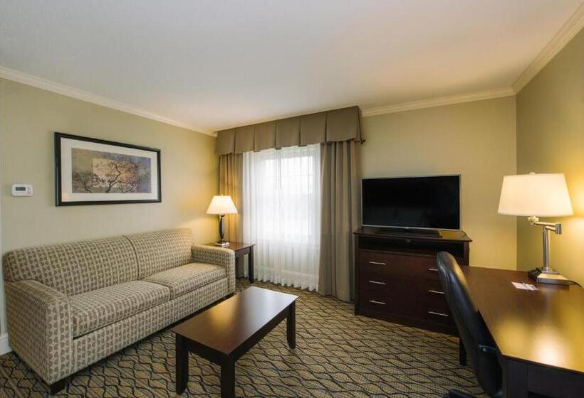 Люкс Кровать Кинг, Holiday Inn Express And Suites Merrimack, An Ihg