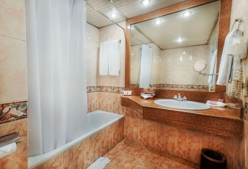 اتاق استاندارد با چشم‌انداز شهر, Pyramisa Hotel Luxor