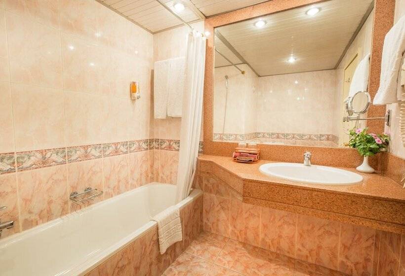 اتاق استاندارد سه نفره, Pyramisa Hotel Luxor