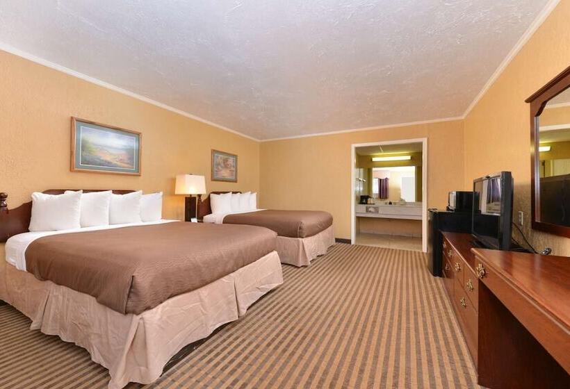 Номер Deluxe, Executive Plus Inn And Suites