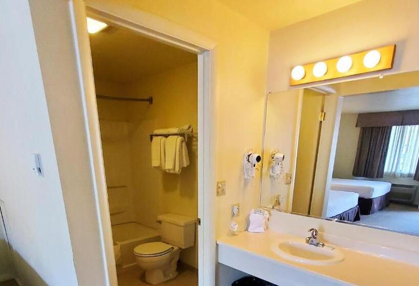 Номер Стандарт, Magnuson Hotel Ely