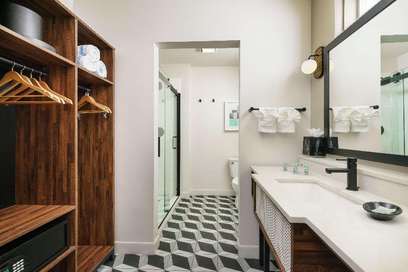 חדר סטנדרט נוף לבריכה, Hampton Inn Key West Fl