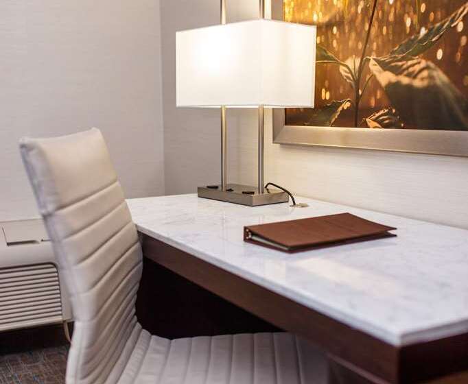 חדר סטנדרט עם מיטת קינג, Hampton Inn Key West Fl
