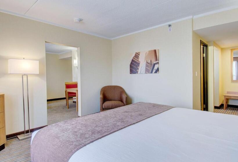 带大床的套房, Best Western Royal Plaza Hotel And Trade Center